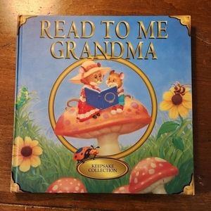 𝅺"READ to Me Grandma" Hardcover Book